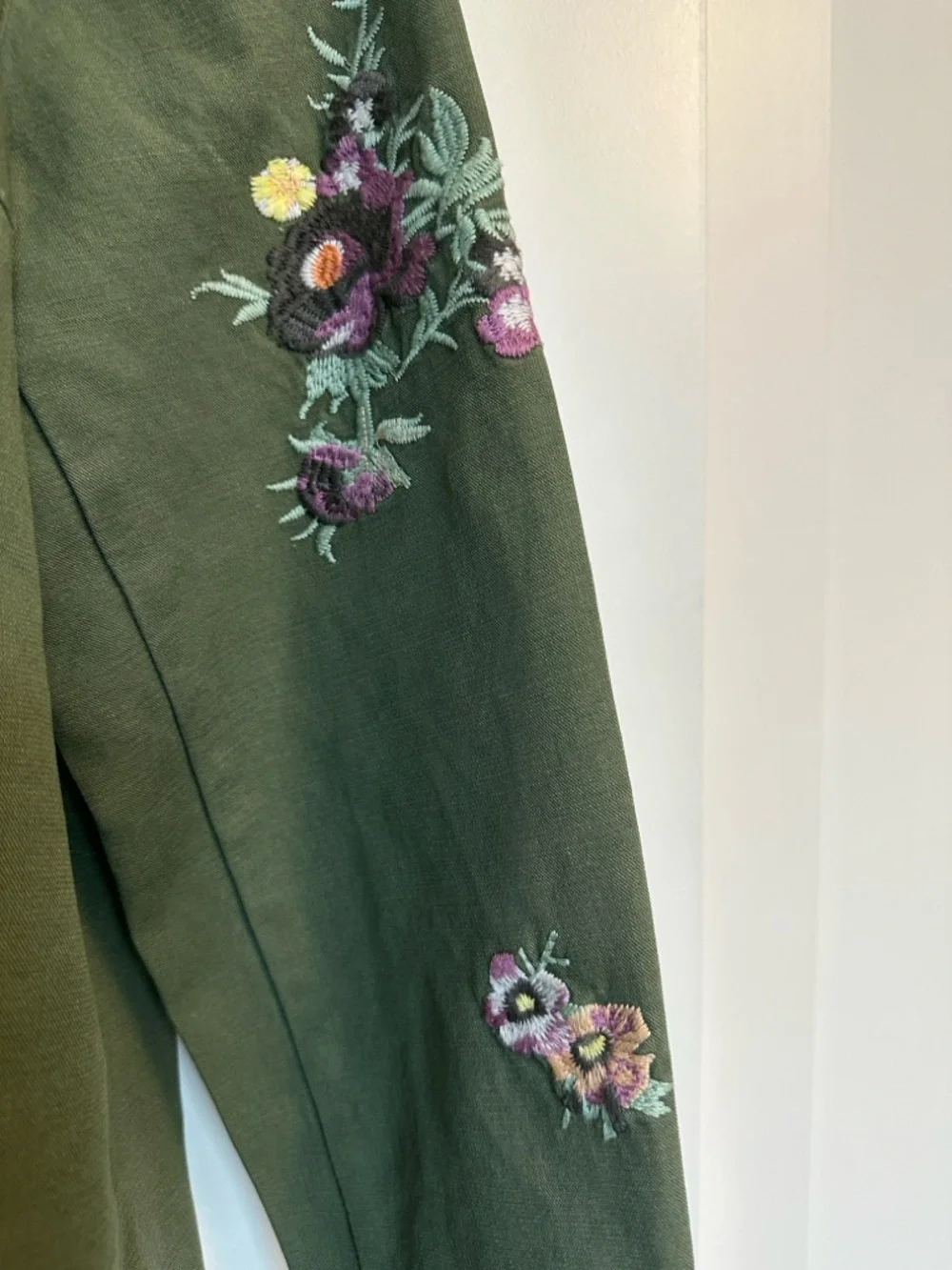 Levi’s Embroidered Flowers Military Jacket 
Size L Army Green NWOT - Picture 4 of 10